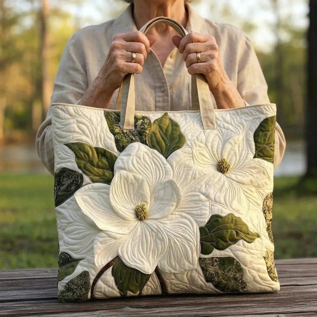 Quiltad hantverkstoteväska - Eleganta vita liljor